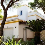 Coreto's Village فيلة *